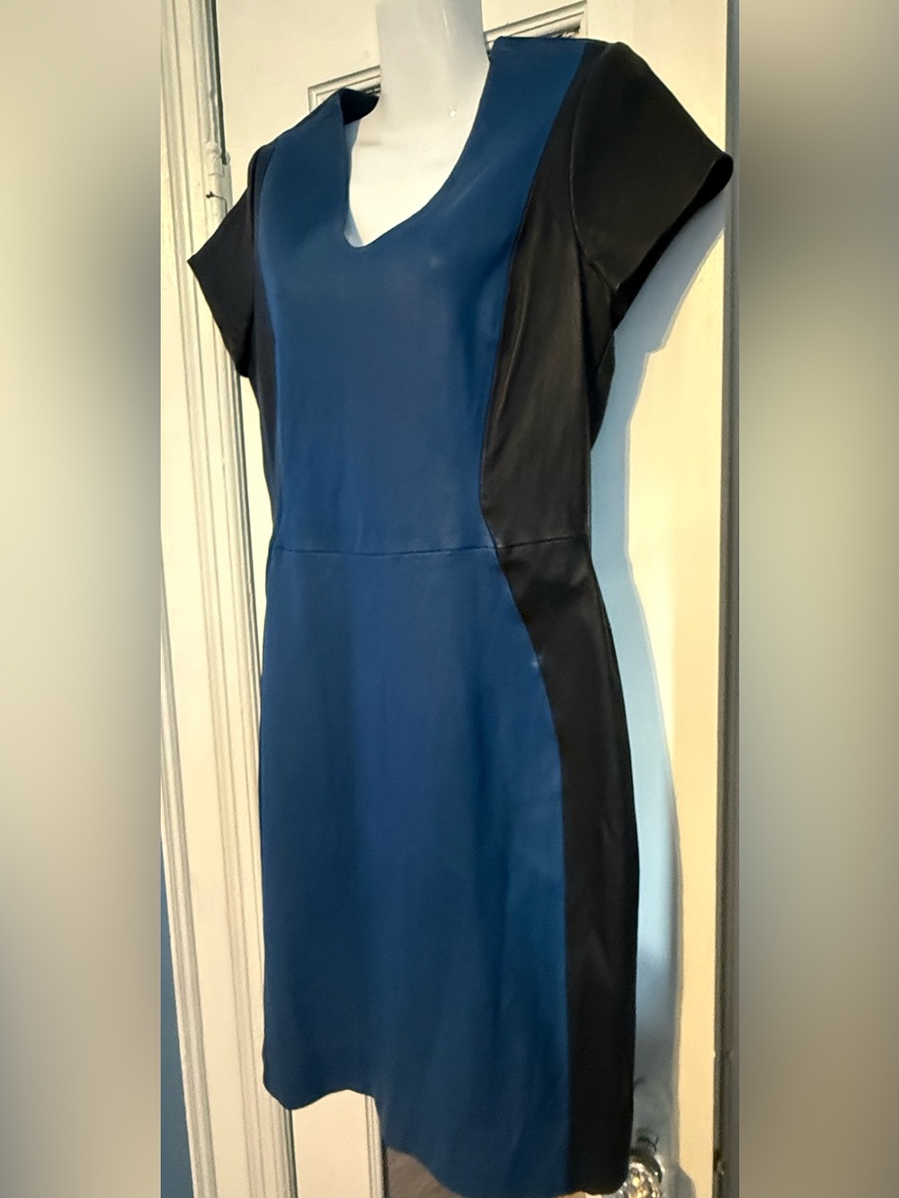 DVF 100% leather Diane von Furstenberg Kora Blue Black Colorblock Dress 10 EUC